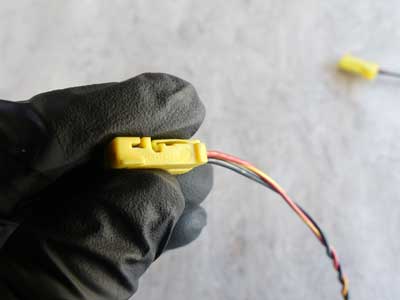 Mercedes Yellow Connector 2 Pin 2 Wire 04054570285